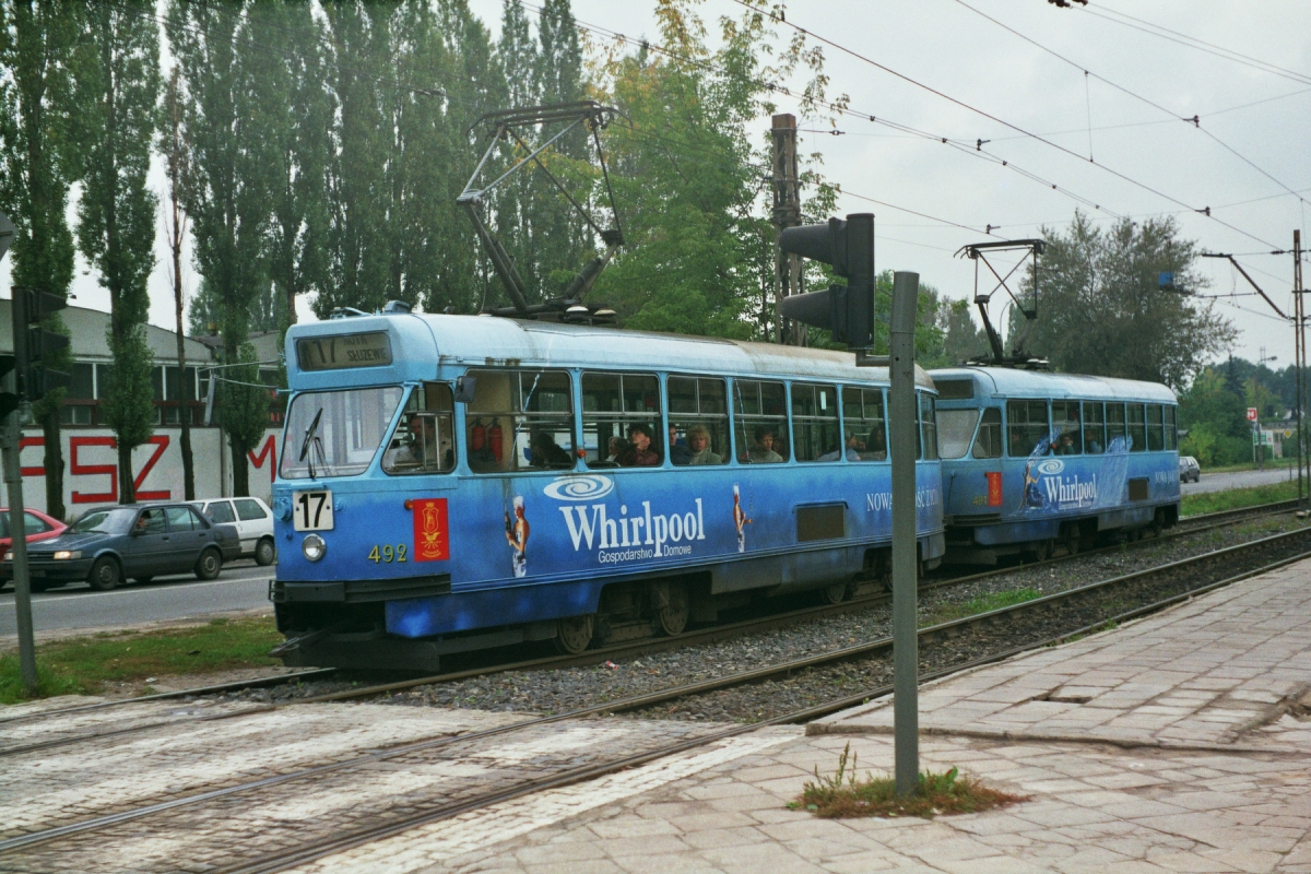 492+491
Jedna z ładniejszych reklam na wagonach 13N równe 25 lat temu.
Wówczas wagony pomalowane w reklamy stanowiły większość taboru Tramwajów Warszawskich.

Foto: P.B. Jezierski
