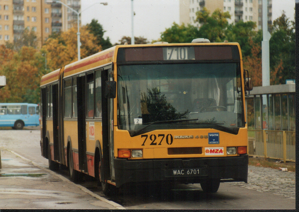 7270
Ikarus 435, produkcja 1992
Foto: P.B. Jezierski
Słowa kluczowe: IK435 7270 710 MetroWilanowska 1998