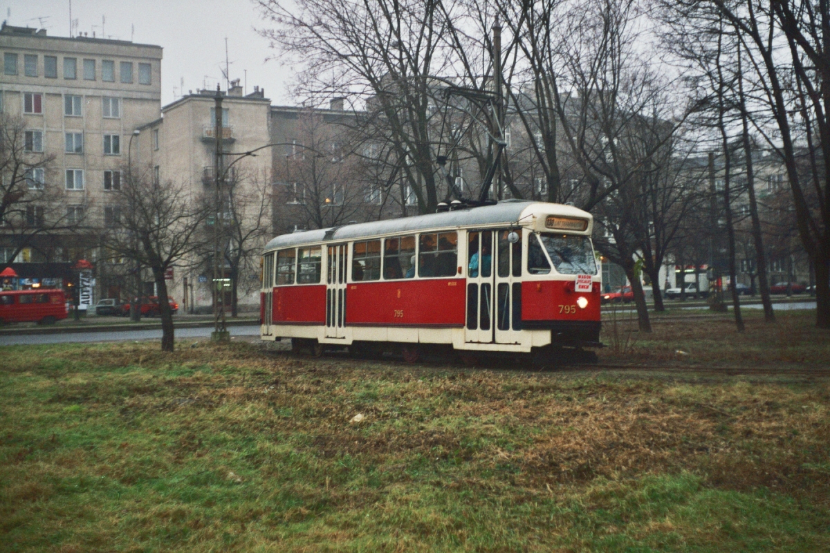 795
Wizyta na nieistniejącej już pętli Wierzbno wagonem 795 wynajętym przez KMKM z okazji jubileuszu 130 lat tramwajów w Warszawie i specjalnego przejazdu.

Foto: P.B. Jezierski
Słowa kluczowe: 795