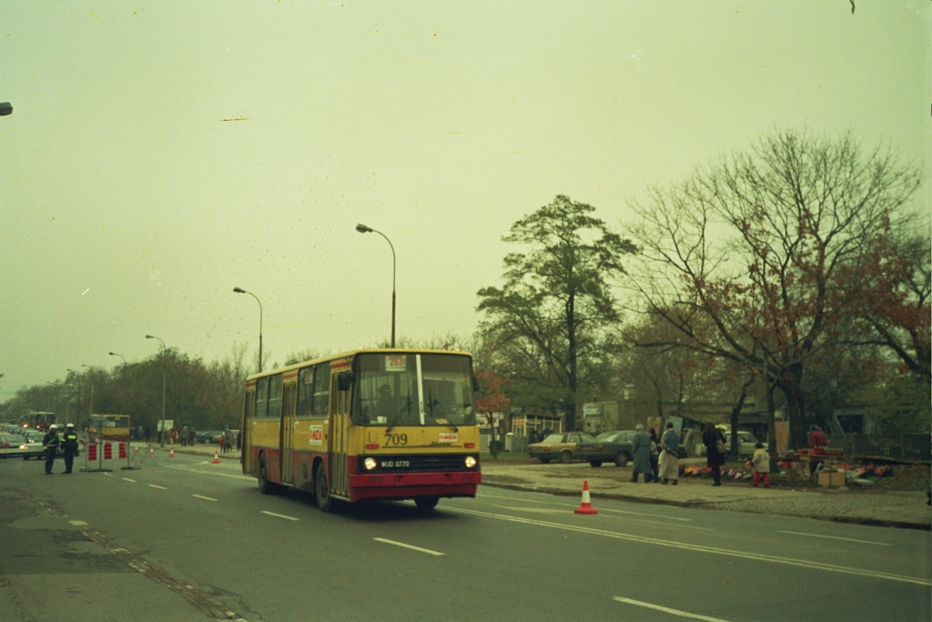 709
Ikarus 260.04, rok prod. 1984, wpisany na stan 15.05.1985, NG'89, ODB'96, kasacja 12.2002
Słowa kluczowe: 709 263 1997