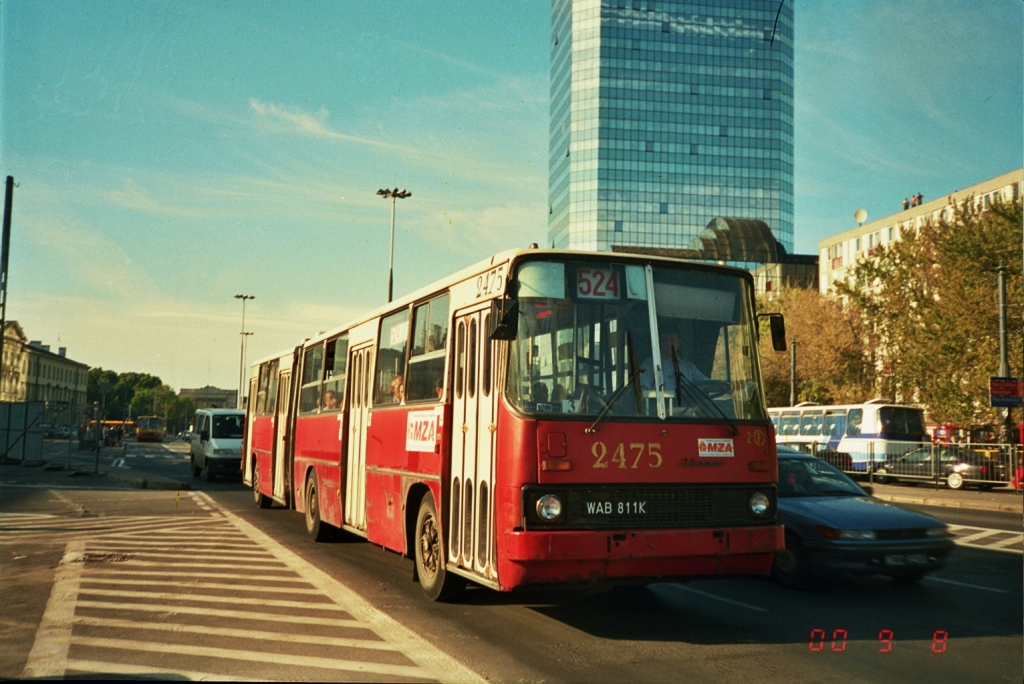 2475
Stalowe szrotowisko na calaku
IK280.26 rok prod. 1986, NG '93, kasacja 2001
Słowa kluczowe: IK280 2475 524 PlacBankowy 2000