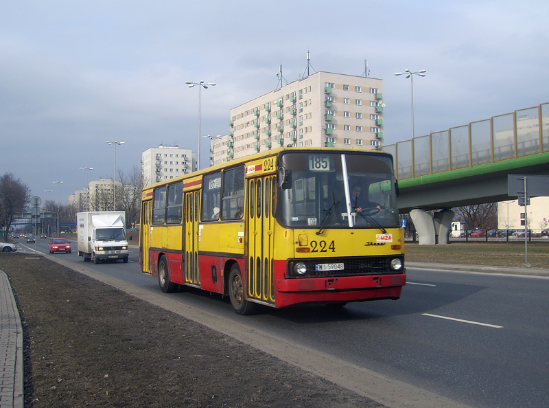 224
Zainspirowany fotkami kolegi Aleksandra2560 również postanowiłem dodać parę swoich fotek sprzed kilku lat... Na tym obrazku chełmski krótki manual na 185 pod koniec działalności tejże zajezdni.
Słowa kluczowe: IK260 224 185 Czerniakowska