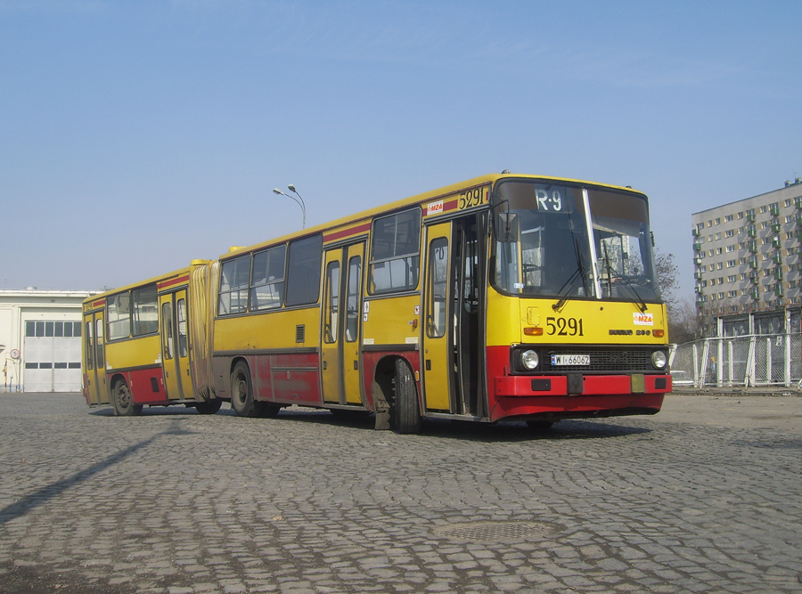 5291
1.04.2006 - to już 8 lat minęło od ostatniego wyjazdu liniowego wozu z "Chełmskiej". A była to sobota...
Słowa kluczowe: IK280 5291 ZajezdniaChełmska