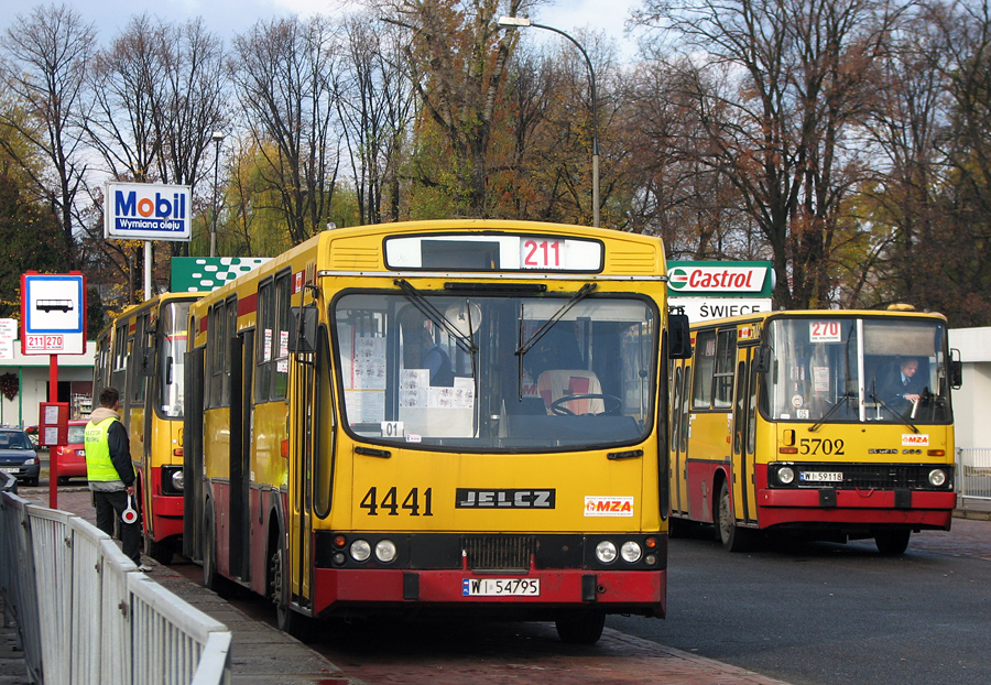 4441
Trzy automaty w tym jeden kwadrat - pospolity widok bez żadnego szału. 
Słowa kluczowe: 120M 4441 211 Powązki WS2007