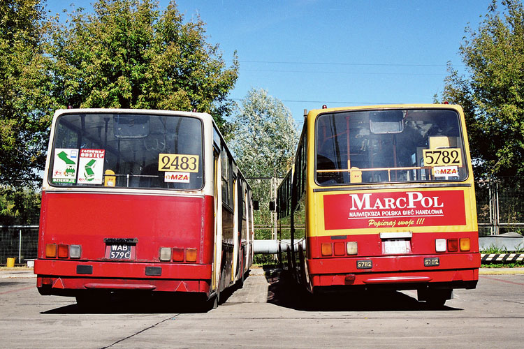 2483
Autobus wyróżniał się kremowo-czerwonym malowaniem.
Słowa kluczowe: IK280 2483 ZajezdniaStalowa