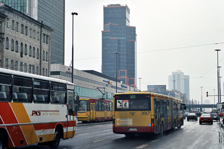 3017
Trochę nie do końca trafiony moment wykonania zdjęcia, ale za to wszystkiego po trochu - przegląd taboru z 2004 r.
Słowa kluczowe: NG313 3017 525 AlJerozolimskie 2004