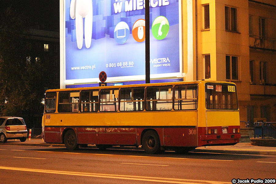 308
Przeglądając dysk zdałem sobie sprawę z tego, że 2009 był już aż 12 lat temu, i że zdjęcia które kiedyś wydawały mi się takie zwykłe, codzienne, pokazują obecnie coś, co dawno przeminęło.
Słowa kluczowe: IK260 308 Waryńskiego