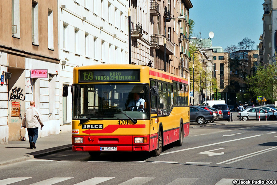 4701
Linię 159 bardzo długo lubiły Jelcze, w tym ten z głośno, twardo warczącym silnikiem M121M.
Słowa kluczowe: M121M 4701 159 Koszykowa