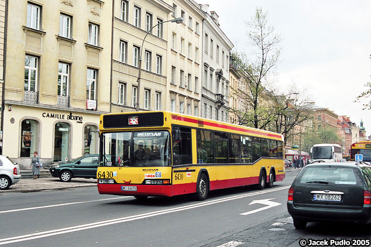 6430
Trafić wtedy taki rodzynek w ruchu, to było coś niesamowitego. Większe wrażenie robił na mnie wtedy chyba tylko Ikarus 435.
Słowa kluczowe: N4020 6430 E-3 KrakowskiePrzedmieście 2005