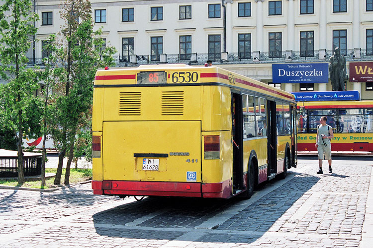 6530
Praktycznie prototypowy Ikarus 411 rocznik 1995 na zdjęciu z 2005 r. Po nim zostały jednak zakupione Jelcze M121M. W 2006 r. autobusy sprzedano na zabytek.
Słowa kluczowe: IK411 PlacTeatralny 6530