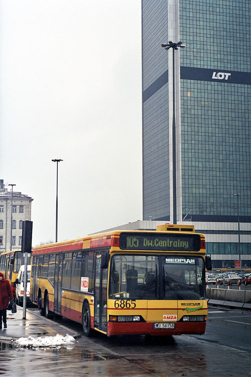 6865
Neoplan na linii 105. Pod koniec lat 90. z Marriottem w tle to musiał być szczyt nowoczesności. Brakuje mi tych wozów na ulicach.
Słowa kluczowe: N4020 6865 105 EmiliiPlater