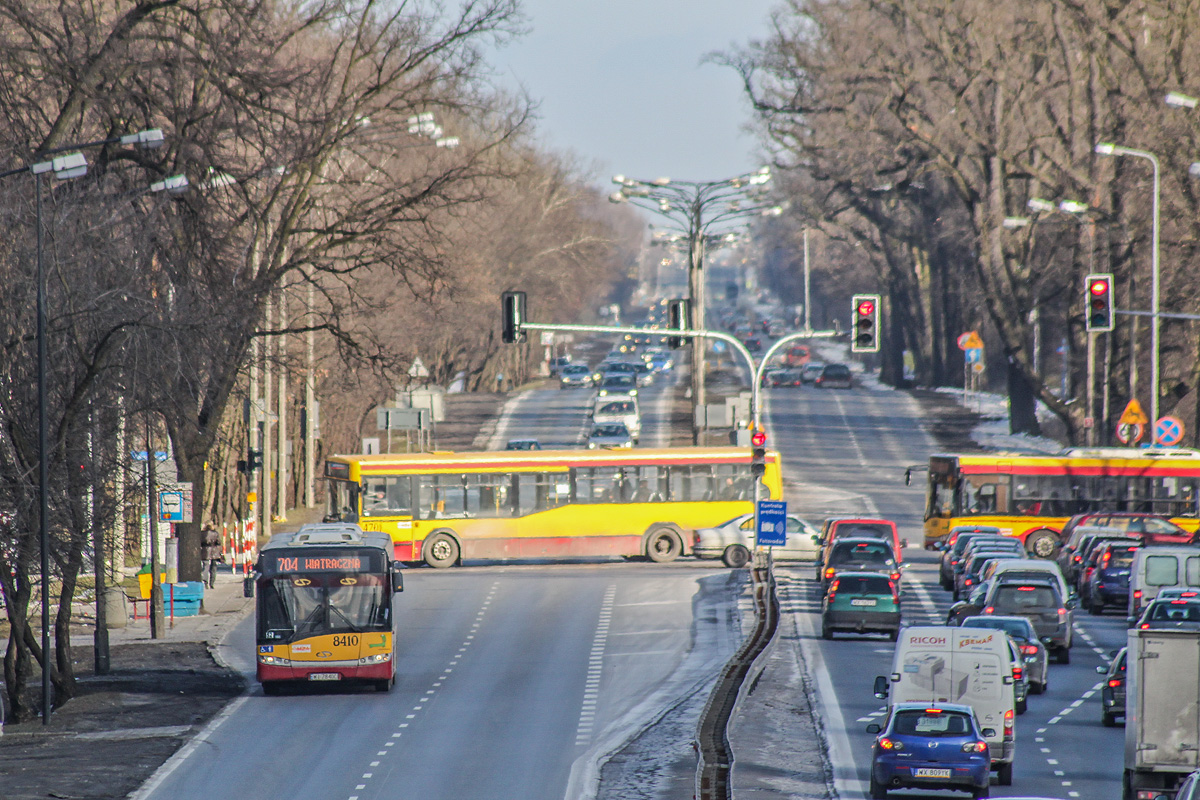 8410
W drodze z Halinowa na Grochów. Drżące powietrze rozmyło widok w tle na dwujezdniową trasę zbudowaną jeszcze w latach 60.
Słowa kluczowe: SU18 8410 704 Czecha