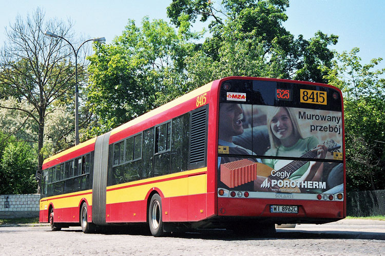 8415
Nowy autobus, a już z reklamą.
Słowa kluczowe: SU18 8415 525 Międzylesie 2006