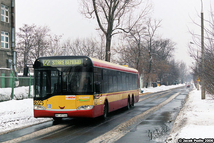 8625
Ten dawny rejon przemysłowy zamienia się obecnie w osiedle mieszkaniowe z wysokimi blokami.
Słowa kluczowe: SU15 8625 122 Przasnyska 2006