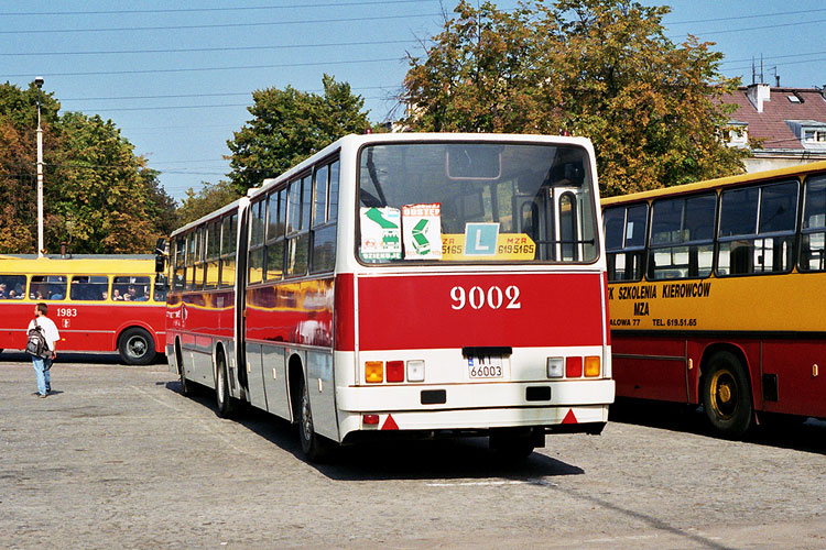 9002
DTP 2003. Pięknie odnowiony Ikarus robił ogromne wrażenie w czasach gdy ładnie odnowionych zabytków była w Polsce ledwie garstka.
Słowa kluczowe: IK280 9002