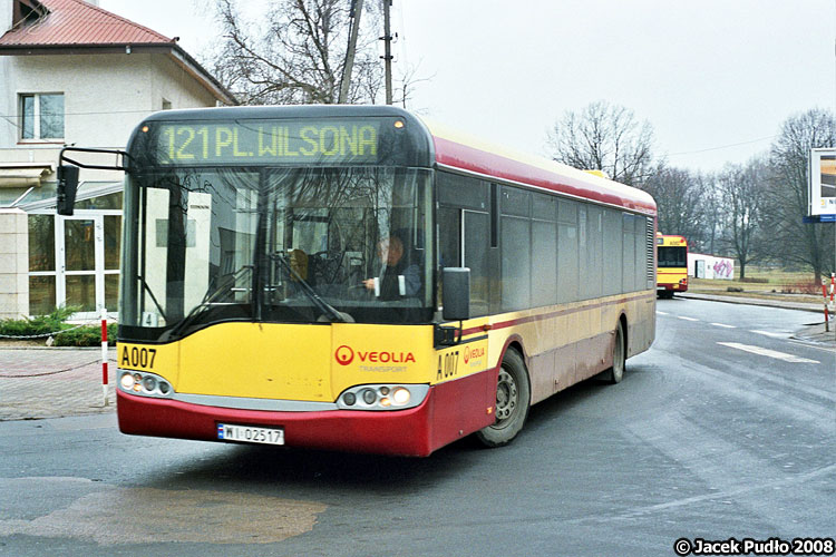 A007
Patrzę na to zdjęcie i zastanawiam się, czy jest na nim coś, co się nie zmieniło przez te lata? No cóż, na pewno linia 121 nadal istnieje i dojeżdża na Gwiaździstą, ale drugi kraniec jest już inny.
Słowa kluczowe: SU12 A007 121 Gwiaździsta