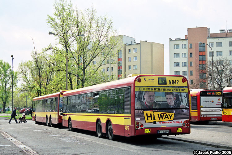 A042
Solarisy z Connexu wyróżniały się oryginalnymi kolorami. Wyglądało to ciekawie i nowocześnie, zwłaszcza w zestawieniu z designem pierwszej serii Urbino.
Słowa kluczowe: SU15 A042 167 Chomiczówka