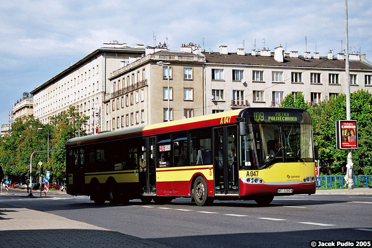 A047
Solaris rusza z ruchliwego i ciasnego przystanku Metro Politechnika. Wóz jeździ obecnie w Irexie.
Słowa kluczowe: SU15 A047 409 Waryńskiego 2005