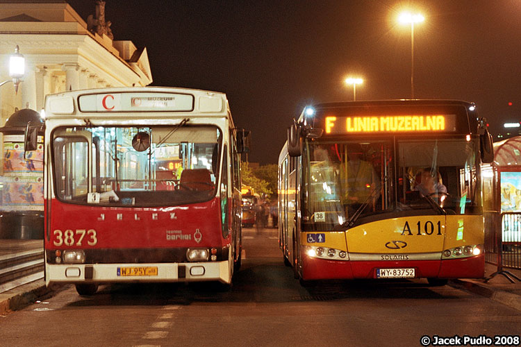 A101
Spotkanie pokoleń. Berliet poruszał się na zawieszeniu, stąd poruszenie na zdjęciu.
Słowa kluczowe: SU12 A101 F PlacBankowy