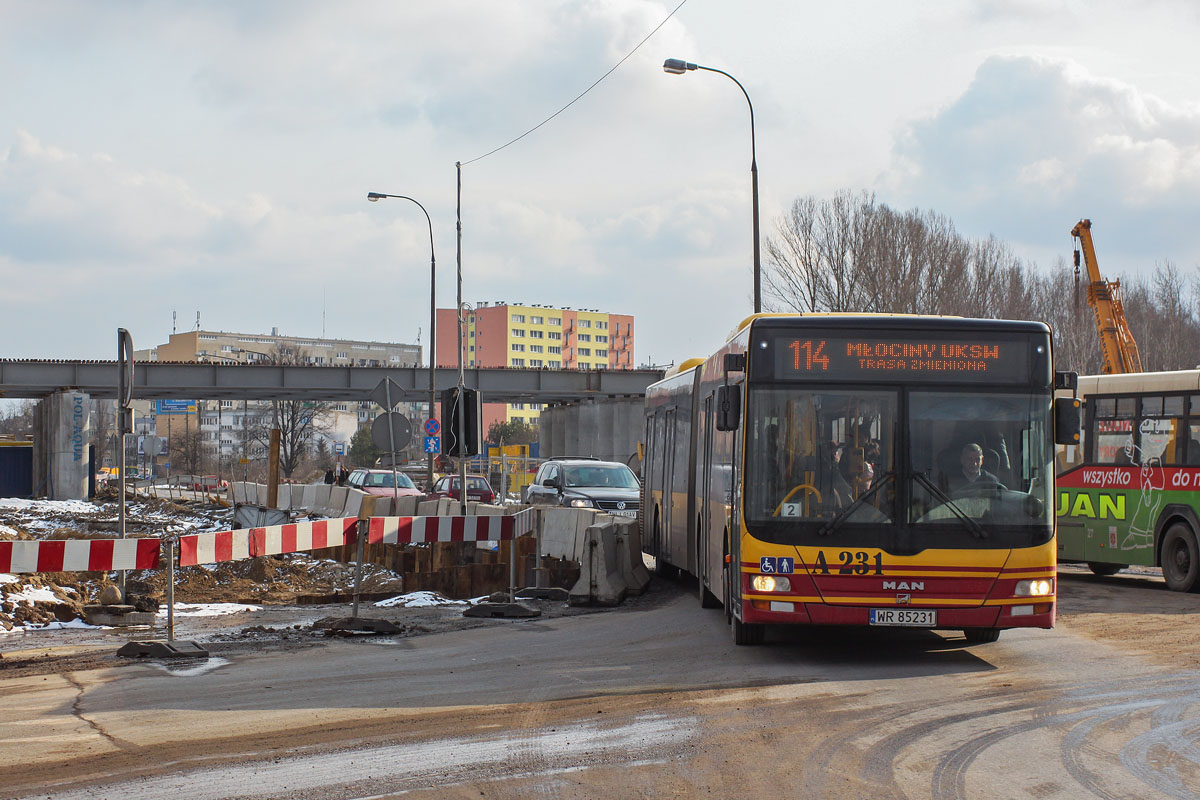 A231
Tu trwała budowa Trasy Mostu Północnego (Marii Curie Skłodowskiej), tymczasem obecnie niektórzy zaczynają już myśleć o połączeniu przedłużenia trasy z nową trasą wylotową S7 z Łomianek do Bemowa.
Słowa kluczowe: LionsCityG A231 114 Marymoncka