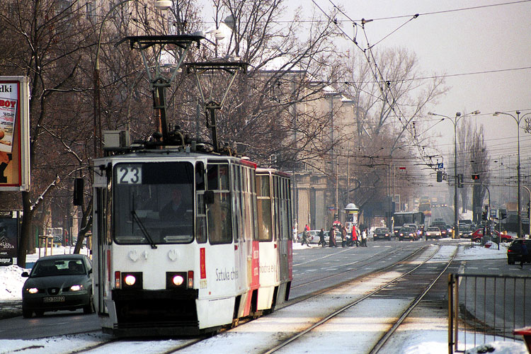 1076
Tramwaj w reklamie LG, która była obecna na pojazdach komunikacji w całej Polsce.
Słowa kluczowe: 105Na 1076 23 AlSolidarności 2006