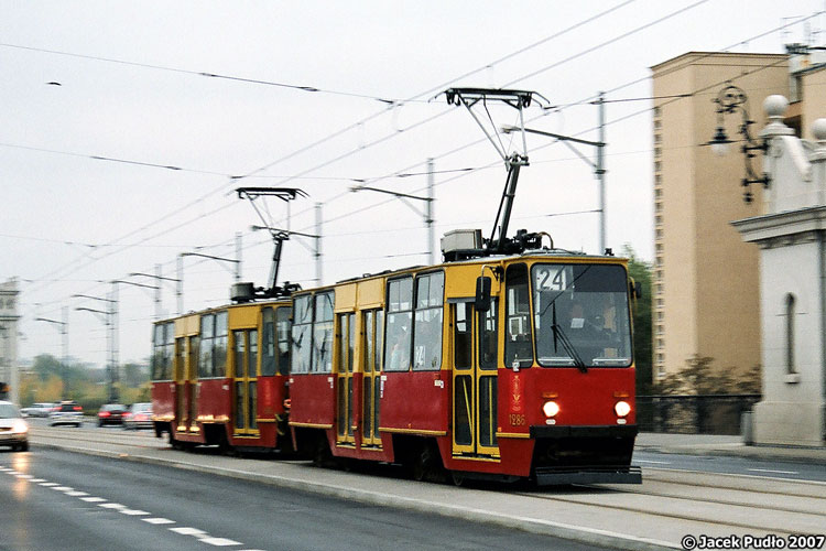 1286
Modernizacja wizualna przodu z tamtego okresu. Według mnie obecne malowanie z dominującym żółtym wypada dużo lepiej.
Słowa kluczowe: 105Na 1286 24 MostPoniatowskiego