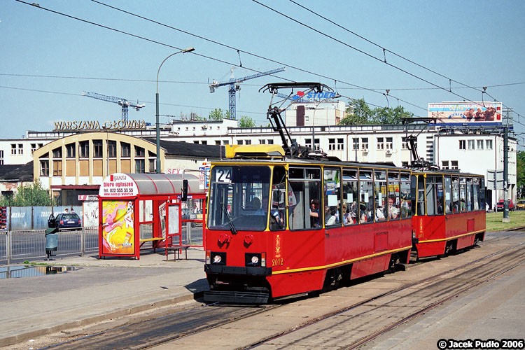 2012
W tle dzieje się ostatnio bardzo wiele, ogłoszono na przykład że widoczny częściowo blok z lat 90. będzie zastąpiony nowym budynkiem.
Słowa kluczowe: 105N2k 2012 24 Towarowa