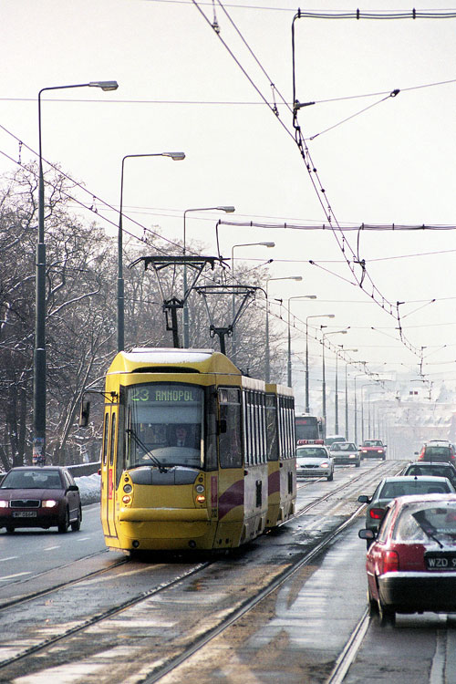 2132
Żółte tramwaje w oryginalnym malowaniu na Trasie W-Z przed modernizacją.
Słowa kluczowe: 105N2k2000 2132 23 Solidarności