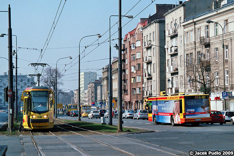 2146
Praga jeszcze bez metra. Prawie nowy wówczas 123N i jeszcze obecne na ulicach NL223 z ITSu.
Słowa kluczowe: 123N 2146 Targowa