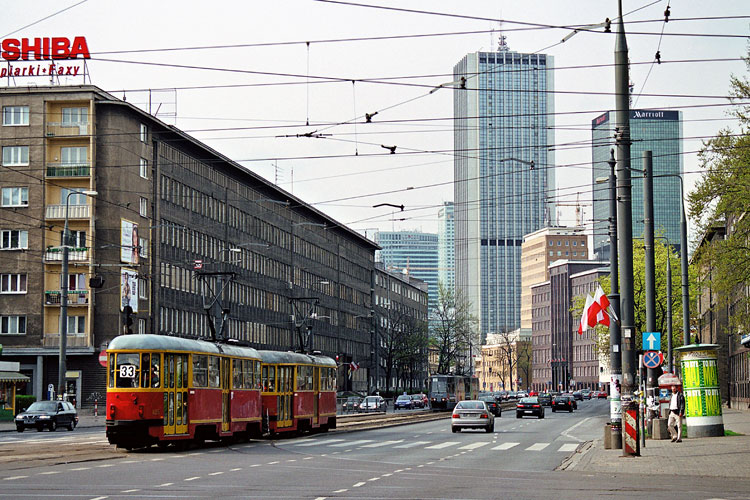 825
Bez 13N to już nie to samo miasto. Chyba każdy odgadnie, jakich budynków brakuje w tle - zdjęcie z 2006 r.
Słowa kluczowe: 13N 825 33 Niepodległości