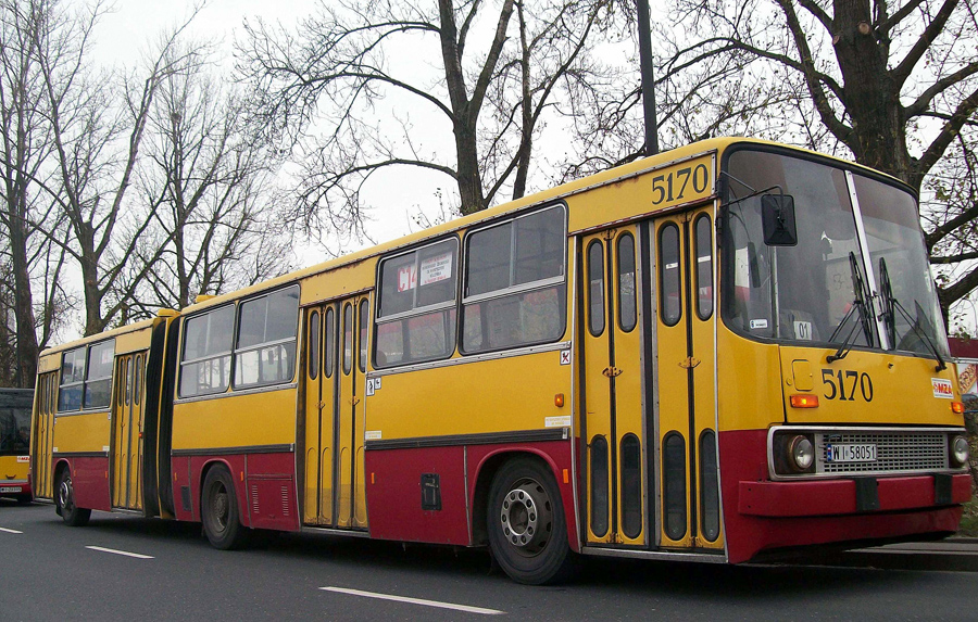 5170
Warszawa, ul. Powązkowska. 5170 już w 2009 wyglądał dość kiepsko. Dlatego w 2010 roku został wycofany z ruchu liniowego.
Słowa kluczowe: IK280 5170 C14 Powązkowska WS2009