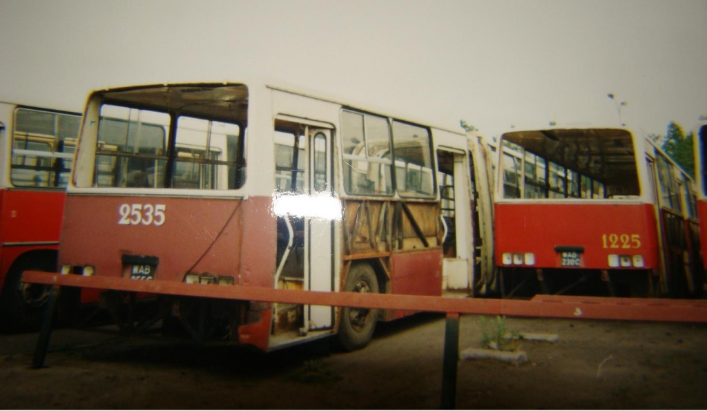 Zakład Eksploatacji Autobusów R-10 Ostrobramska
Kasacje 2535 1225 
Słowa kluczowe: IK280 2535 1225 ZajezdniaOstrobramska 1997