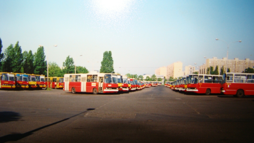 Zakład Eksploatacji Autobusów R-10 Ostrobramska
Piękne majowe sobotnie przedpołudnie w 1995 roku. jakość kiepska, ale ile to już lat temu było robione... prawie 20 !!!
Słowa kluczowe: IK260 ZajezdniaOstrobramska 1995