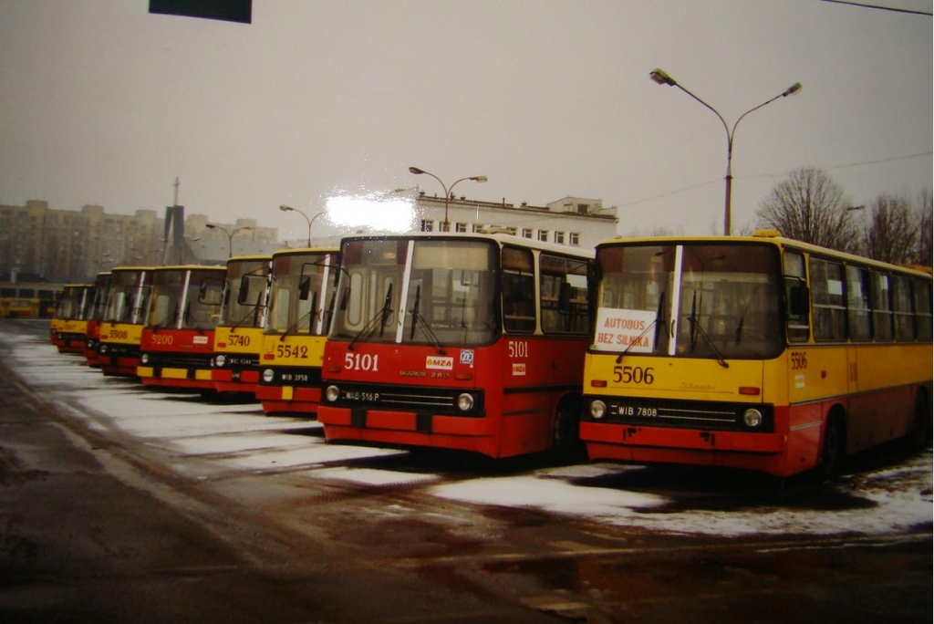 Zakład Eksploatacji Autobusów R-10 Ostrobramska
Sektor automatów na R-10 w 1999 roku.
Słowa kluczowe: IK280 5506 5101 5542 5200 5740 5508 ZajezdniaOstrobramska 1999