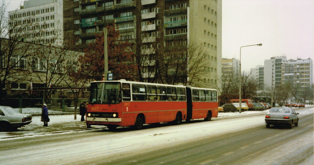 3017
Ostatnie dni "Piaseczna" na 136 i 182, które odeszły jako pierwsze pod koniec 1993 roku.
Słowa kluczowe: Ikarus280 3017 182