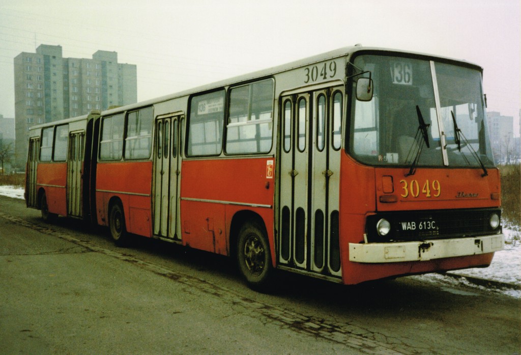 3049
Wóz z dodatków. Tu jak widać na całodziennej. W 1992 Piaseczno przejęło całość 136 od Woronicza (7C+2D). Znacznie wcześniej - przed 1985 - Piaseczno też jeździło na 136, najpierw w liczbie 3C+5D, potem wraz z ubożeniem rozkładu i uruchomieniem 508 udział Piaseczna malał stopniowo do zera w 1987r.
Słowa kluczowe: Ikarus280 UrsynówPłd 3049 136