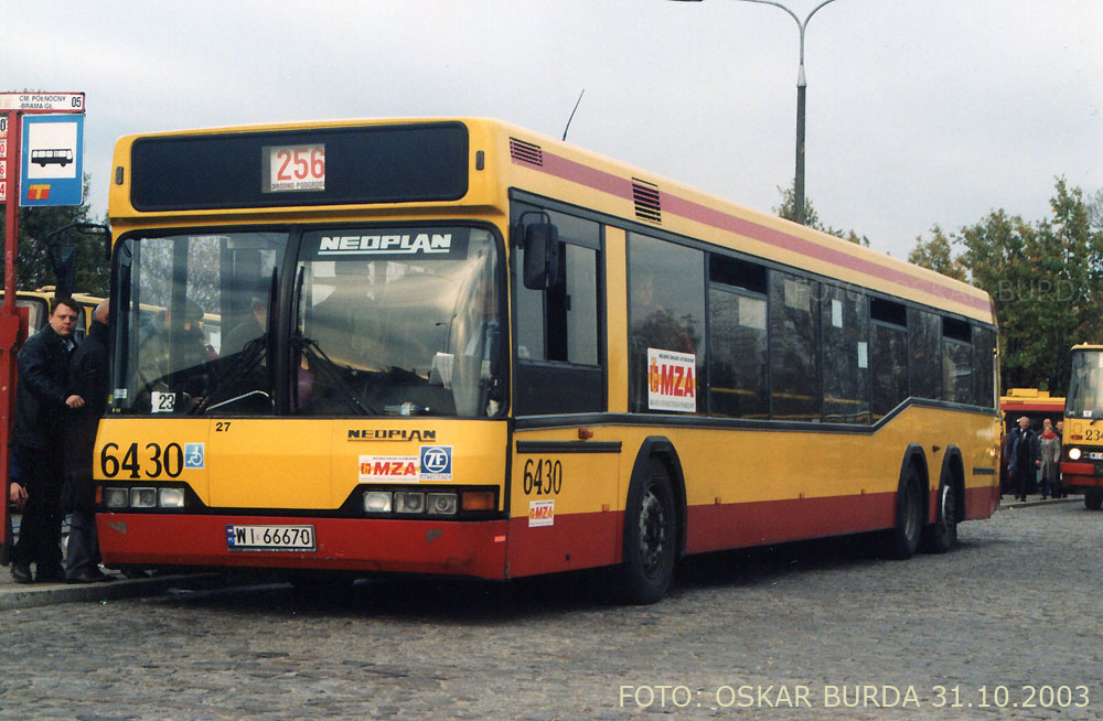 6430
Ex 6455 pod banderą R-13 Stalowa.
Słowa kluczowe: N4020 6430 256 CmentarzPółnocny