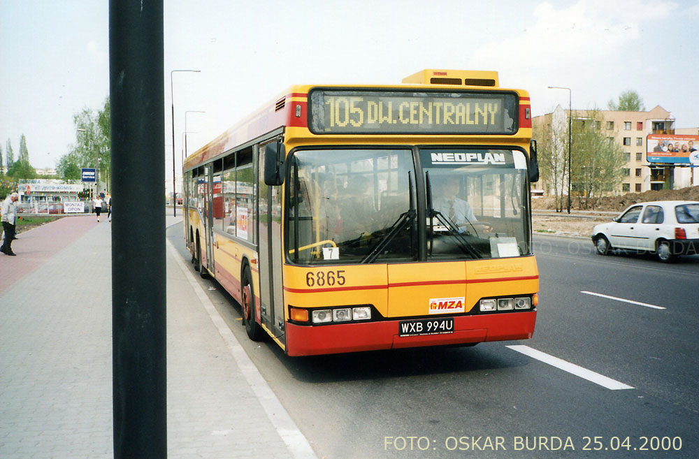 6865
Jedyny nerwol z pomalowanym na pomarańczowo ryjem.
Słowa kluczowe: N4020td 6865 105 OgrodyDziałkoweBemowo