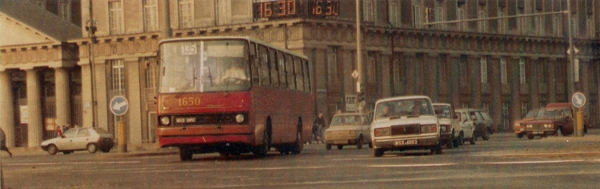 1650
Motor. Sorry za wąskie zdjęcie ale na jego górze umieścili paskudny napis, który musiałem wyciąć. 

714 / Ikarus 260.04 / 1983 / R-11 Kleszczowa / 11.1985 -> R-13 Stalowa 1650 / 1994-04

Słowa kluczowe: 1650 135