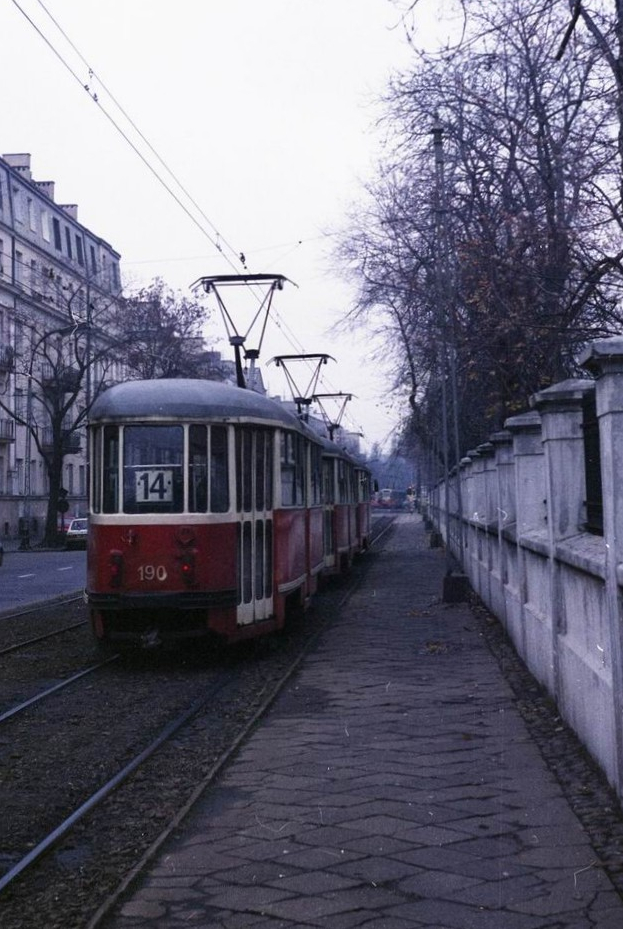 190
foto: Pavel Kasvin

Konstal 13N / 190 / 1965 / 2012
Słowa kluczowe: 190 14