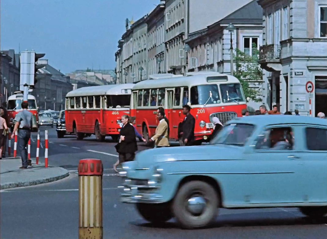 201
kadr z filmu Ab urbe condita („od założenia Miasta”), 1965 rok

201 / Jelcz MEX272 / 1963 / R-8 Łazienkowska / 04.1970 -> R-10 Ostrobramska / 03.1971
466 / Chausson APH521/APH522 / R-5 Inflancka / R-6 Redutowa / 1968-12/1968-11
Słowa kluczowe: 201 466 111 102