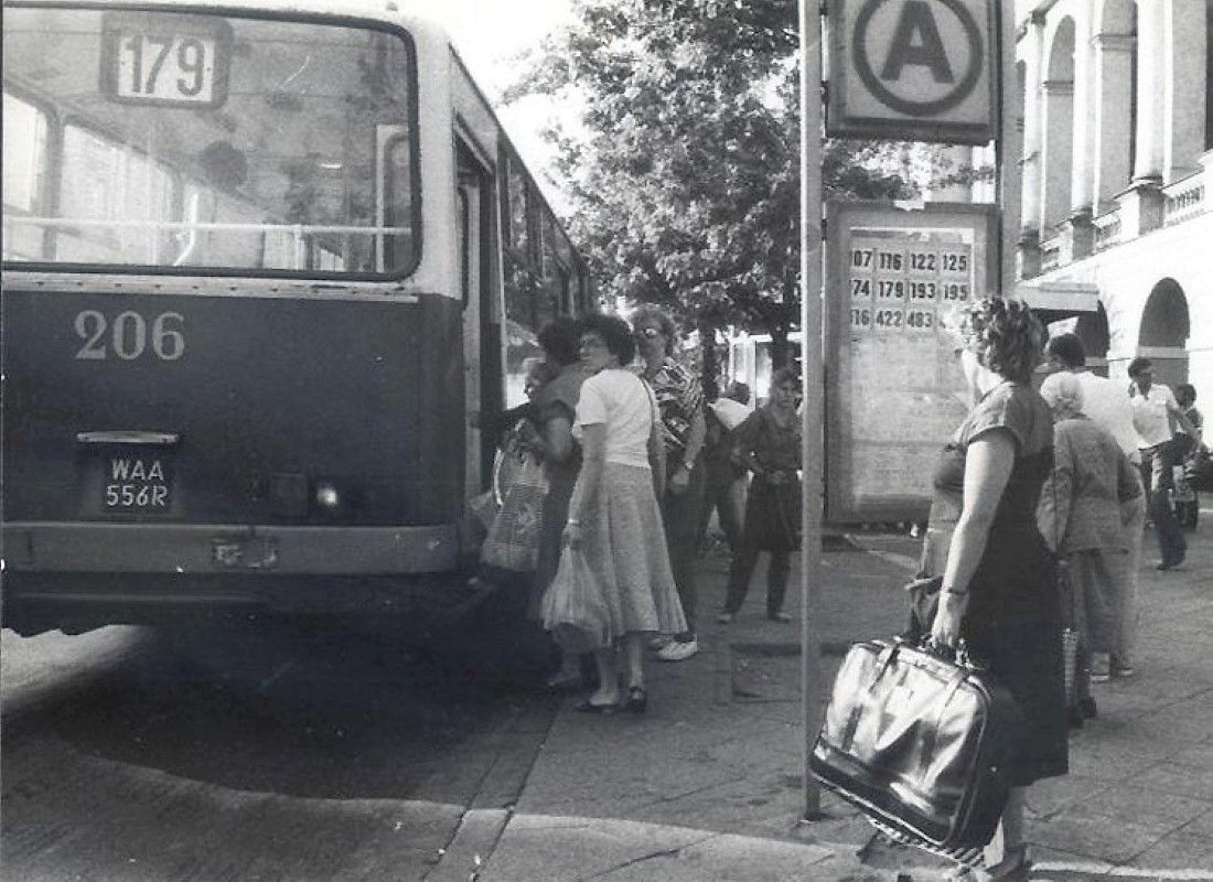 206
Po serii tramwajów tym razem trochę autobusów :-) Zdjęcie z aukcji.

1981 - 1989 / R-9 Chełmska > HORTEX Warszawa-Płudy
Słowa kluczowe: 206 179