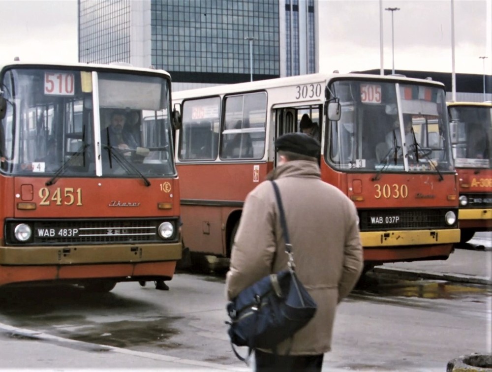 2451 3030 A306
Znany kadr ale teraz w Full-HD 😉 Mistrzem drugiego planu Akpol na jakieś otwockiej linii. 
2451 Ikarus 280.26 / Prod. 1991 / NG 1999 / skreślenie 04.2007
3030 Ikarus 280.26 / Prod. 1987 / skreślenie 1998
A306 / Ikarus 280.37 / 1992 / Akpol / ex 2960 / 08.1995 -> 5291 / 04.2006 -> R-13 / 09.2010

Słowa kluczowe: 2451 3030 A306 510 505