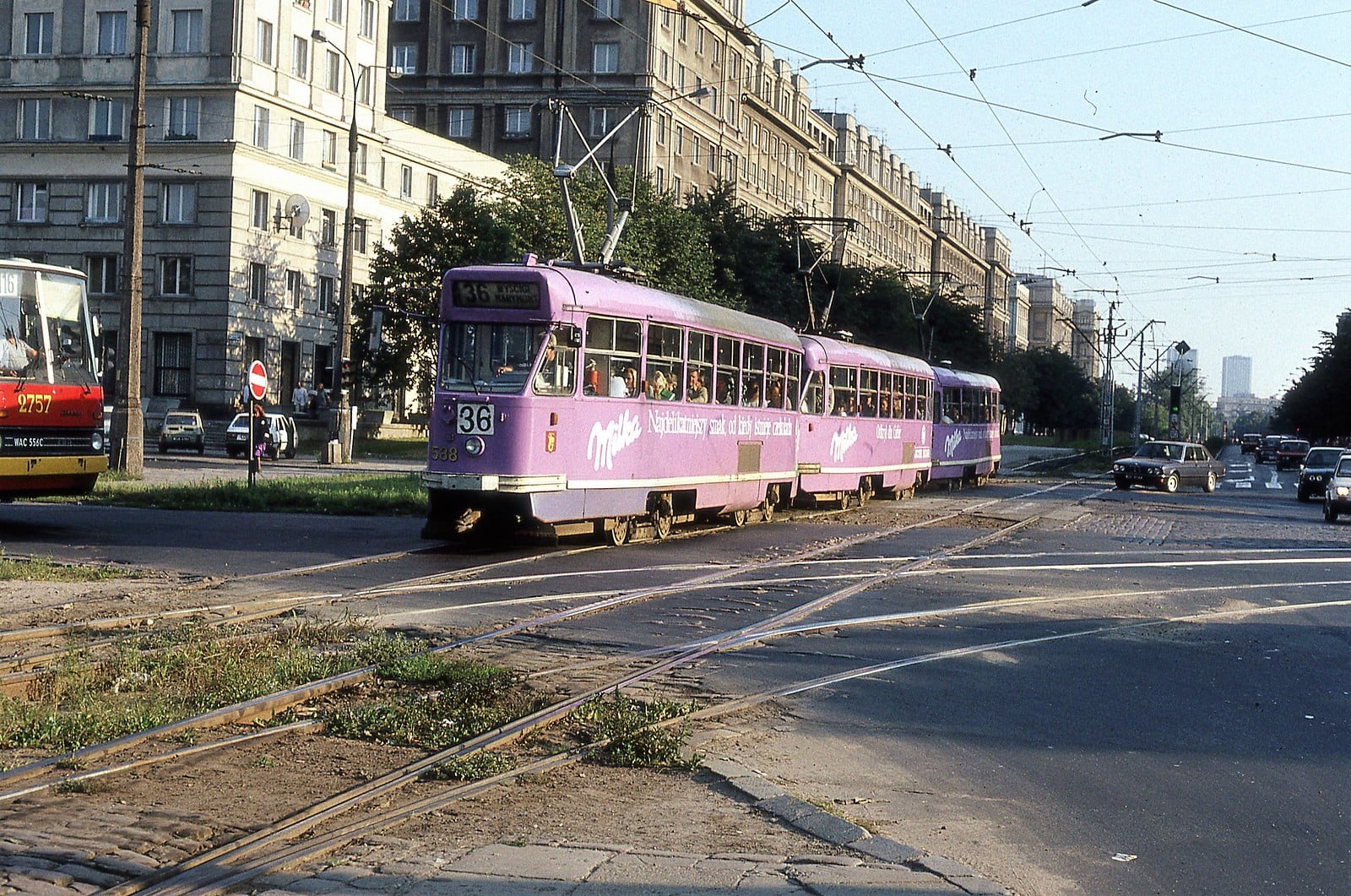 2757
Tu wystaje 2757 na 116. fot. Geoff Stainthorpe

2757 / Ikarus 280.26 / 1990 / R-5 Inflancka / 06.2003 -> R-10 Ostrobramska -> 2500 / 03.2010
Słowa kluczowe: 2757 116 588 36