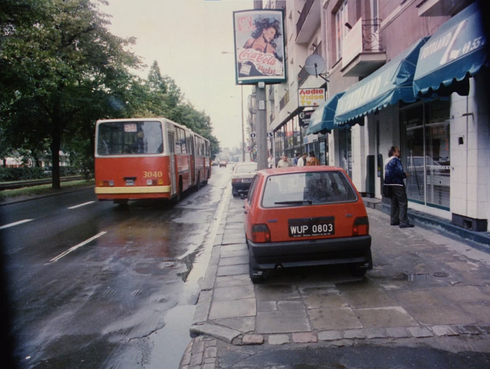 3040
Kadr z PKF. Wóz tuż po NG. Linia krótko była obsługiwana przez R-12. 

3040 / Ikarus 280.26 / 1984 / R-12 Piaseczno / 04.1994-> R-6 / 06.1997
R-6 Redutowa (15.04.1994-16.06.1997)
Słowa kluczowe: 3040 514