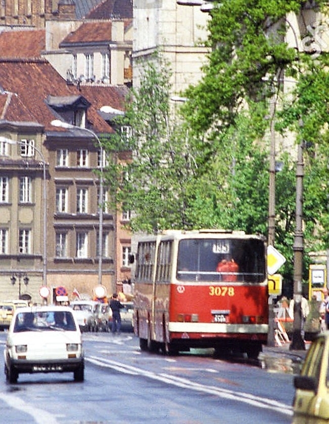 3078
Ze zbiorów własnych, data może być nieprawidłowa. Pierwsza odsłona wozu 3078 niedługo przed kasacją.

3078 / Ikarus 280.26 / prod. 1981 / 2936 R-9 Chełmska / R-12 Piaseczno -> 04.1986 / kasacja 02.1991
Słowa kluczowe: 3078 195