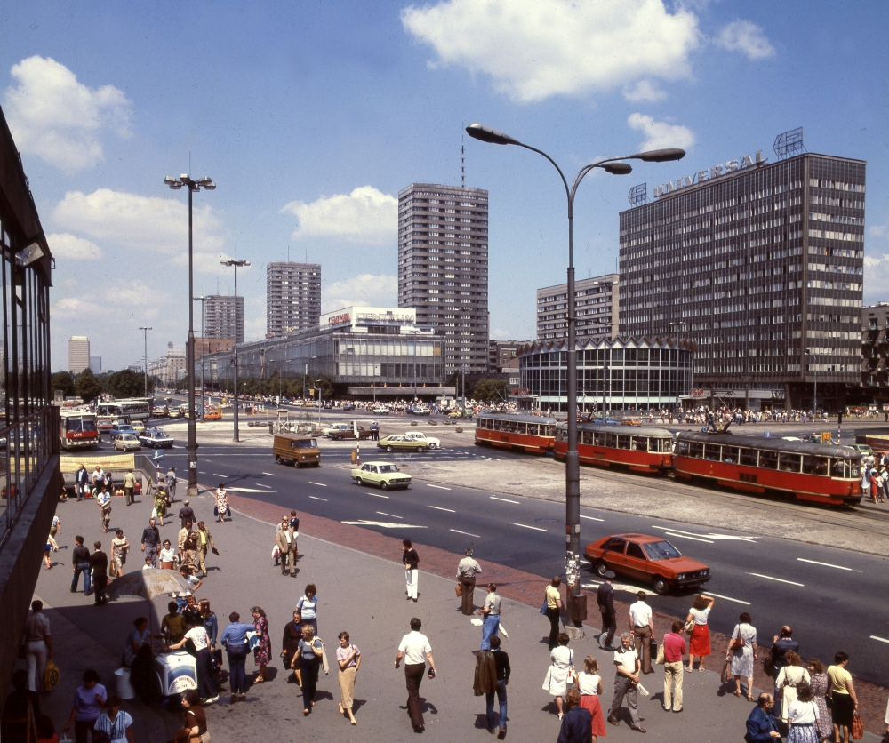 31
Skład 252+61+49 na 31, ikarus to 2535. fot. Jan Morek

2535 / Ikarus 280.11 / 1979 / R-10 Ostrobramska  / 1989-11 
Słowa kluczowe: 2535