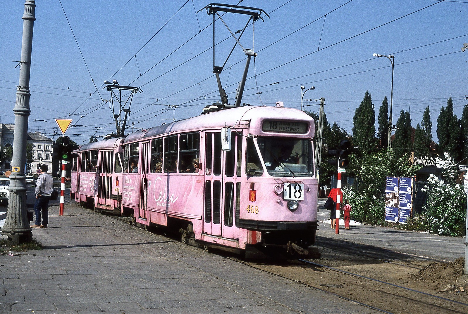 468
Skład 468+414. Z zajezdnią to strzelam. fot. Geoff Stainthorpe
Słowa kluczowe: 468 414 18