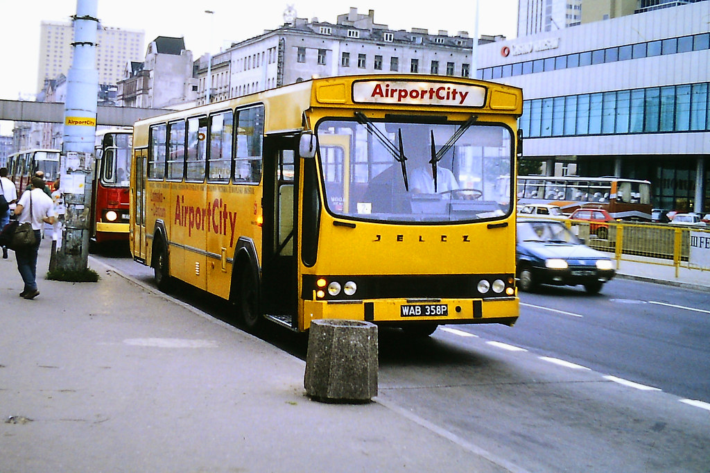 93
Z tyłu czai się solówka 56 na 350, fot. Steve Guess

Jelcz L11/2 / 1989 / R-5 Inflancka / 93 /  09.1990 ex R-6 Redutowa  1401 / 1996 -> Jelcz M11 / 05.2002

Słowa kluczowe: 93