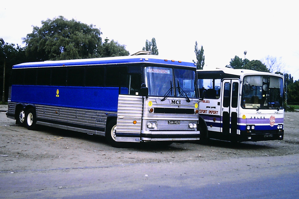 MCI MC-9, prod. 1983, PKS Zamość, kasacja 2000. Na drugim planie PKS Biała Podlaska, fot. Steve Guess
